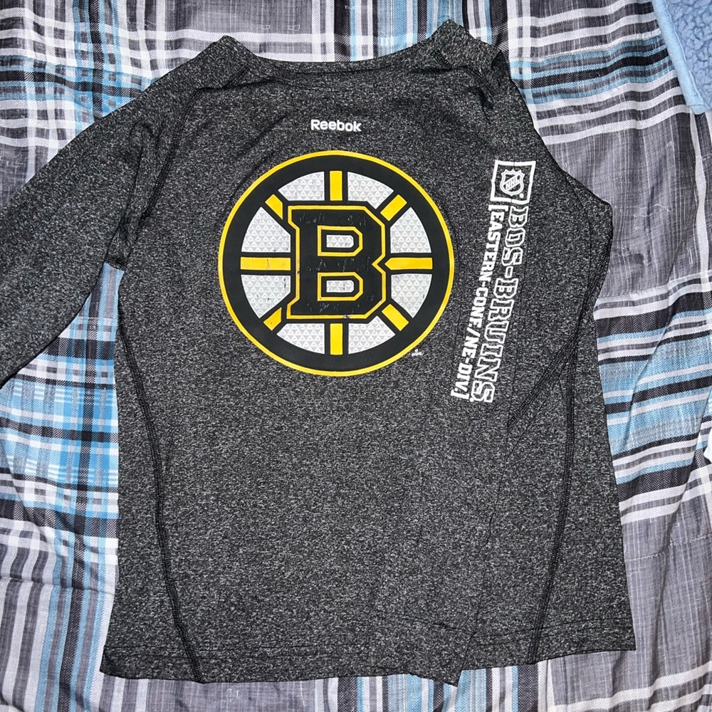 Long sleeve Bruins teeshirt.